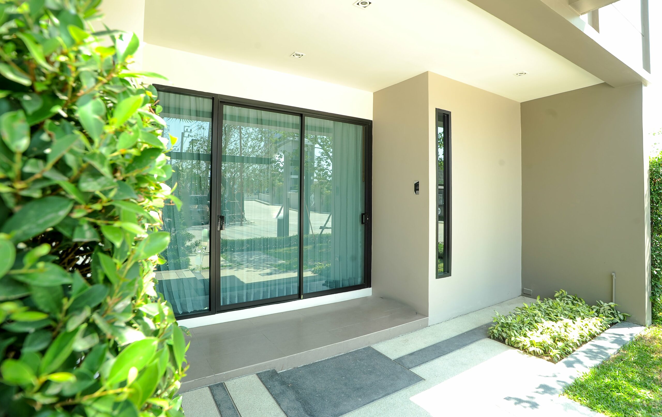 Aluminium sliding doors | Eternia Windows